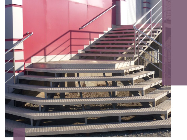 Лестницы для магазина в Елизове — изготовление и монтаж