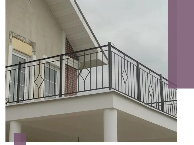 Изготовление балконных ограждений в Елизове из металла и стекла