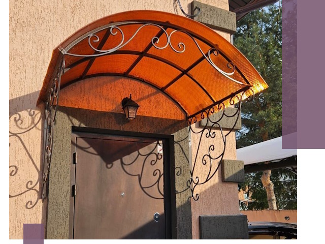 Демонтаж козырьков в Елизове быстро и безопасно