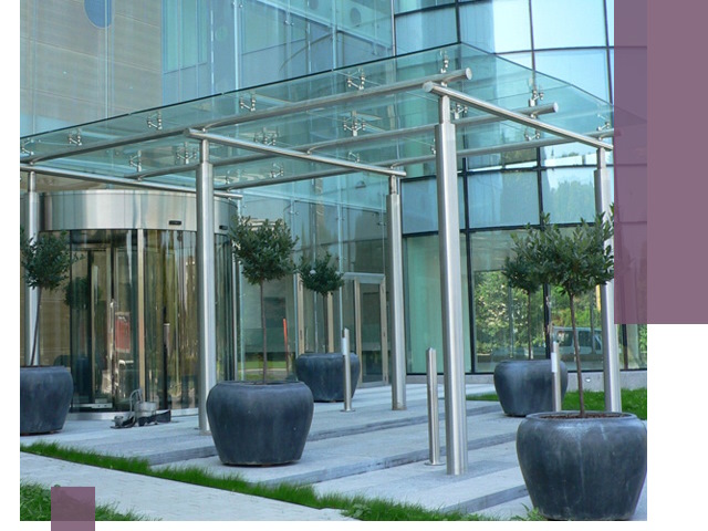 Навесы из стекла на заказ в Елизове — монтаж и установка