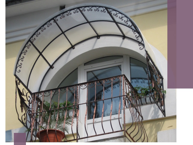 Козырьки над балконом в Елизове — изготовление и монтаж